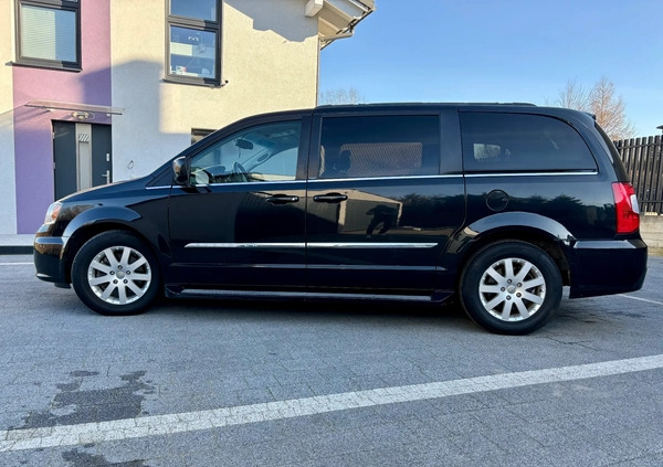 Chrysler Town &amp; Country cena 67000 przebieg: 106500, rok produkcji 2014 z Białystok małe 121